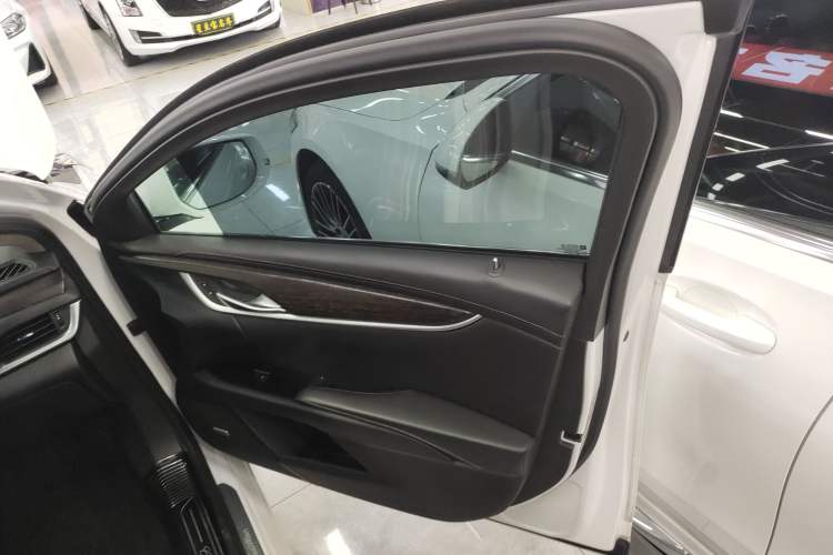 Used Cadillac XTS 2018 28T Elite Edition Interior 5