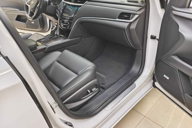 Used Cadillac XTS 2018 28T Tech Edition Interior 8