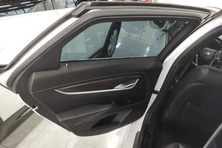 Used Cadillac XTS 2018 28T Elite Edition Interior 8