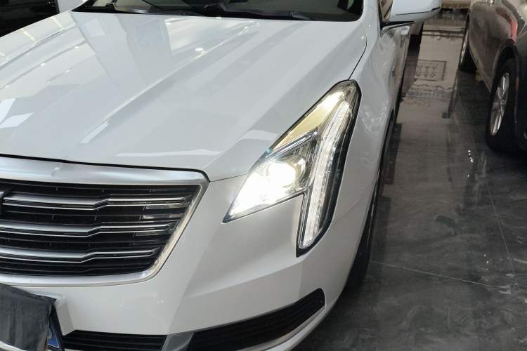 Used Cadillac XTS 2018 28T Tech Edition Left Front Headlight