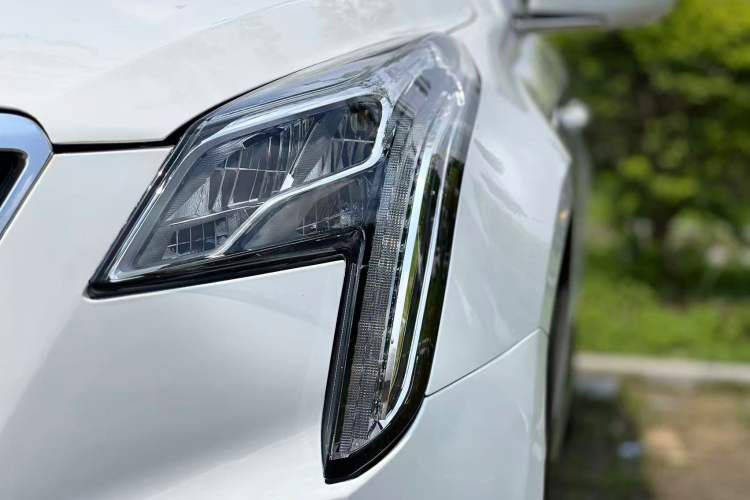 Used Cadillac XTS 2018 28T Tech Edition Left Front Headlight