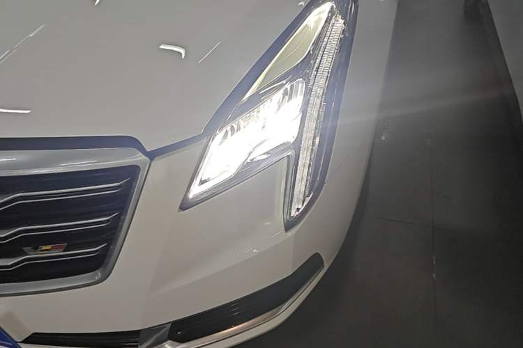 Used Cadillac XTS 2018 28T Tech Edition Left Front Headlight