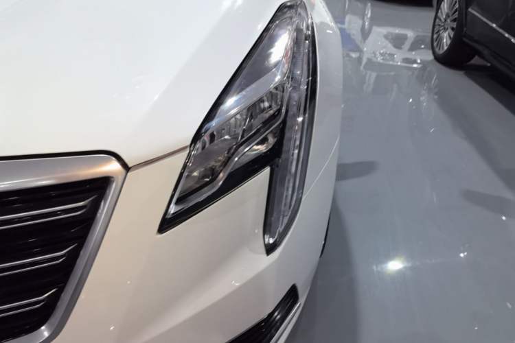 Used Cadillac XTS 2018 28T Tech Edition Left Front Headlight