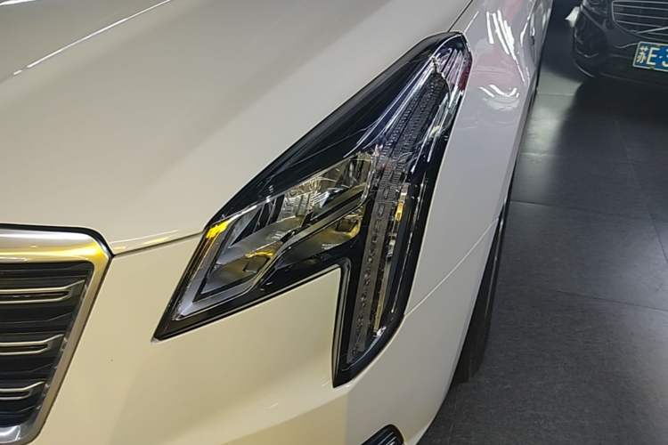 Used Cadillac XTS 2018 28T Tech Edition Left Front Headlight
