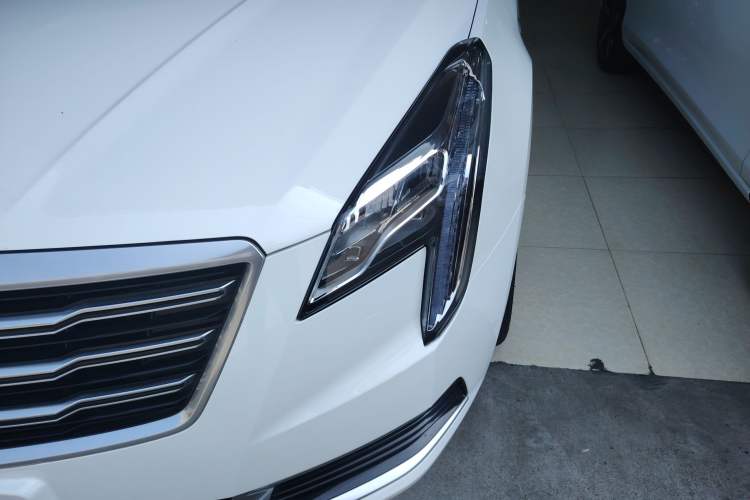 Used Cadillac XTS 2018 28T Tech Edition Left Front Headlight