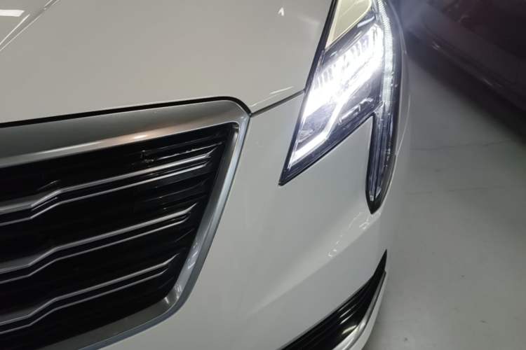 Used Cadillac XTS 2018 28T Tech Edition Left Front Headlight