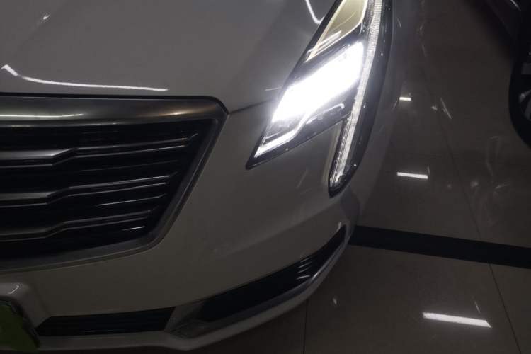 Used Cadillac XTS 2018 28T Tech Edition Left Front Headlight