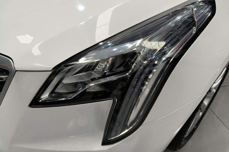 Used Cadillac XTS 2018 28T Tech Edition Left Front Headlight