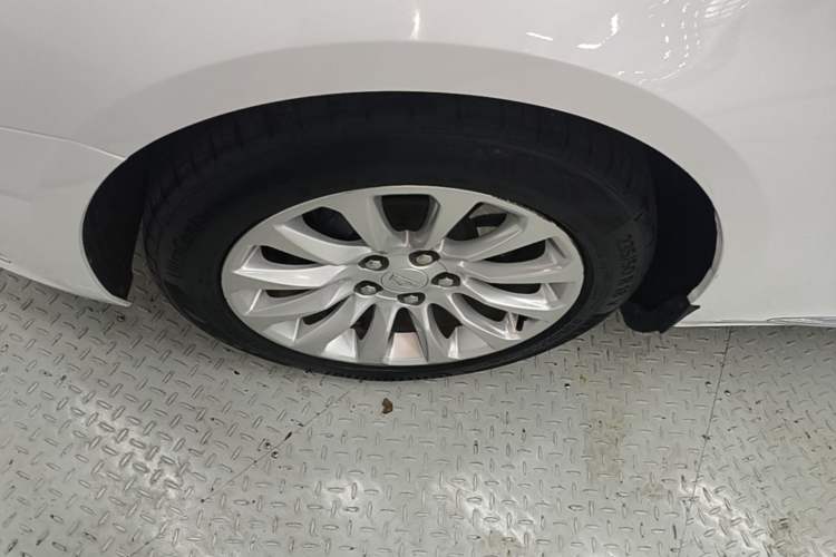 Used Cadillac XTS 2018 28T Tech Edition Left Front Wheel Hub