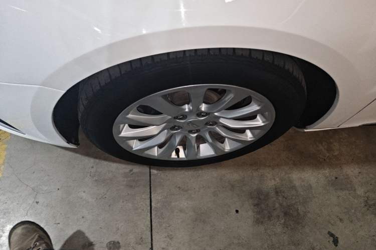 Used Cadillac XTS 2018 28T Tech Edition Left Front Wheel Hub