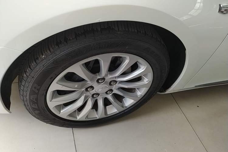 Used Cadillac XTS 2018 28T Tech Edition Left Front Wheel Hub