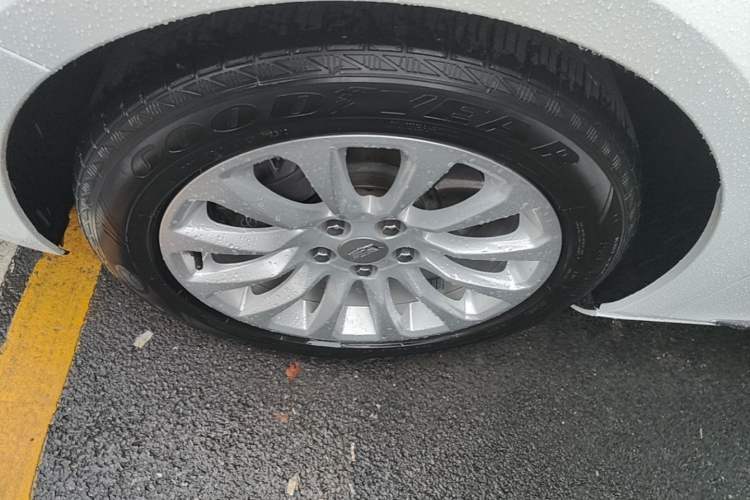 Used Cadillac XTS 2018 28T Tech Edition Left Front Wheel Hub
