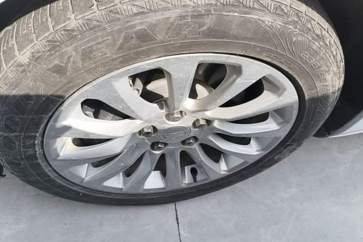 Used Cadillac XTS 2018 28T Tech Edition Left Front Wheel Hub