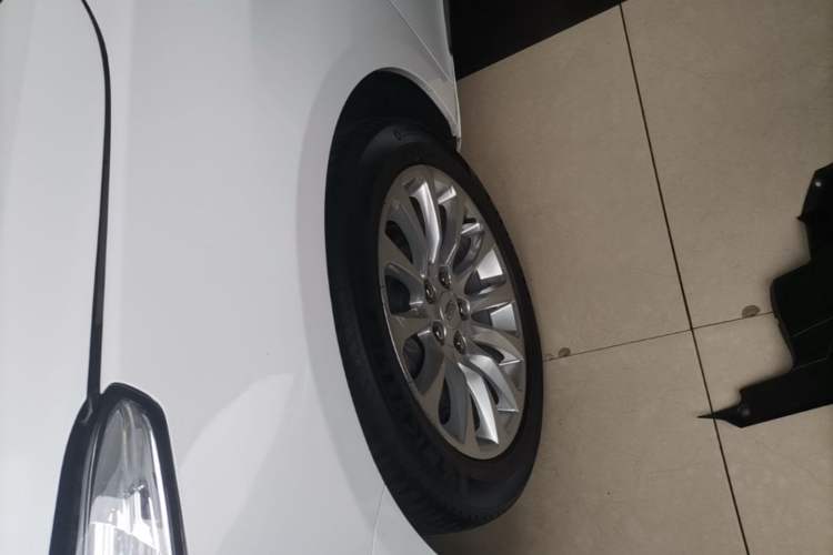 Used Cadillac XTS 2018 28T Tech Edition Left Front Wheel Hub