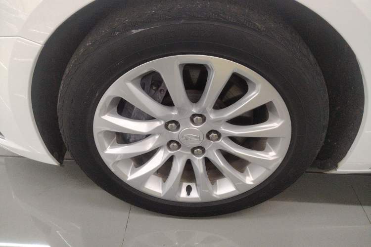Used Cadillac XTS 2018 28T Tech Edition Left Front Wheel Hub