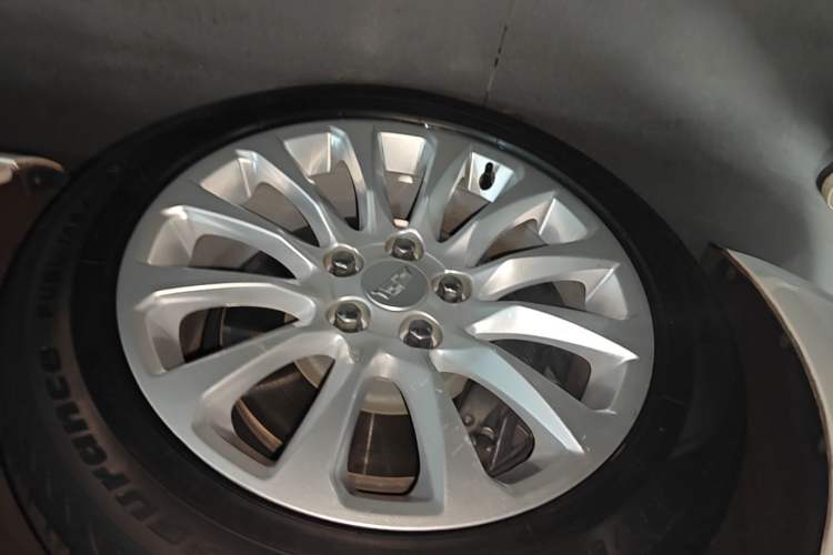 Used Cadillac XTS 2018 28T Tech Edition Left Front Wheel Hub