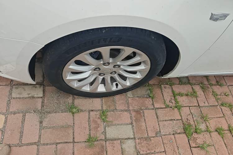 Used Cadillac XTS 2018 28T Tech Edition Left Front Wheel Hub