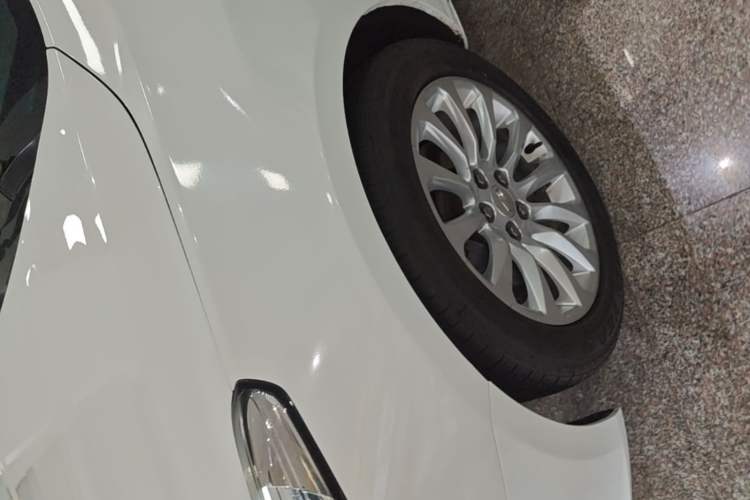 Used Cadillac XTS 2018 28T Tech Edition Left Front Wheel Hub