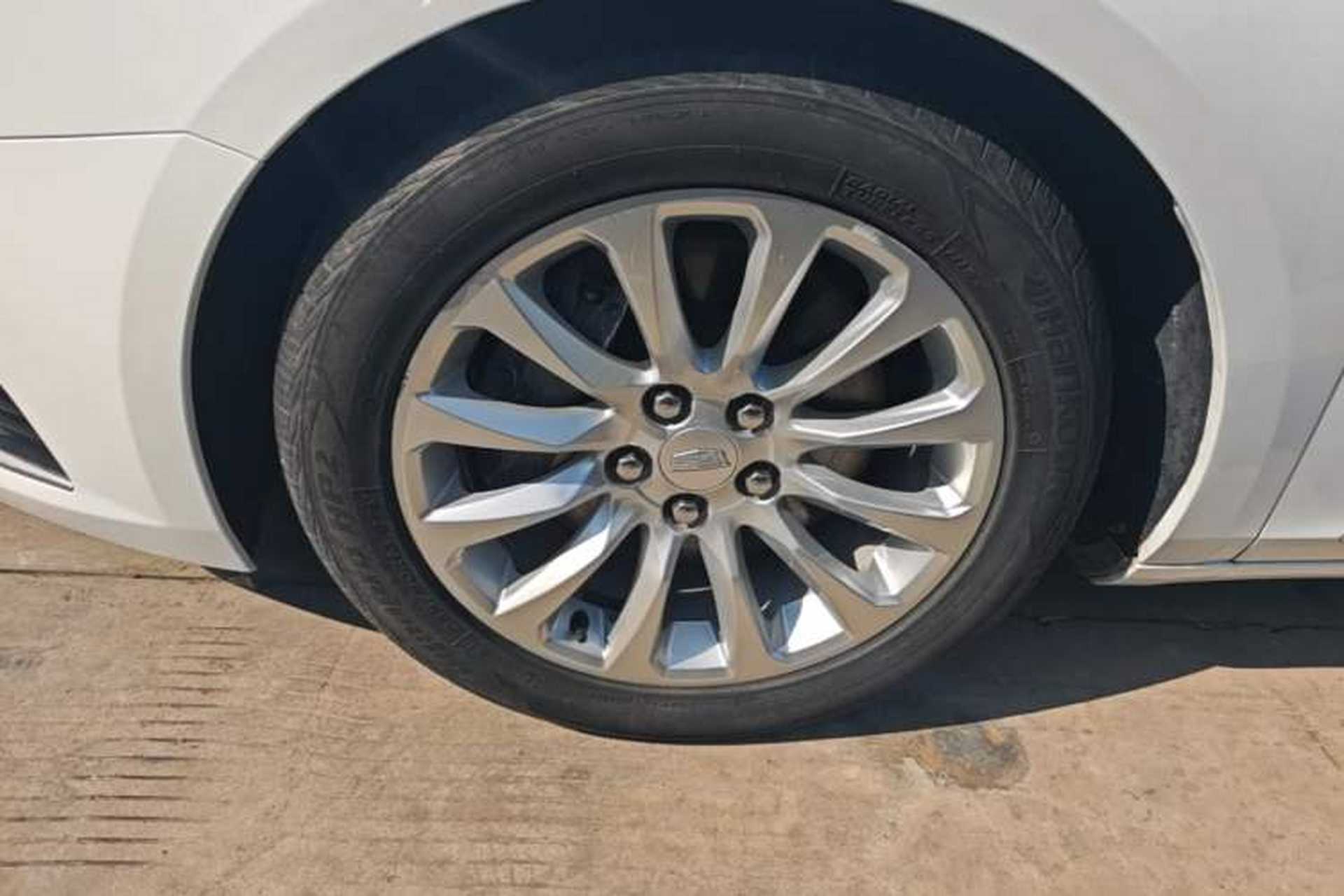 Used Cadillac XTS 2018 28T Tech Edition Left Front Wheel Hub