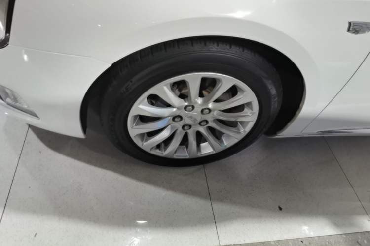 Used Cadillac XTS 2018 28T Elite Edition Left Front Wheel Hub