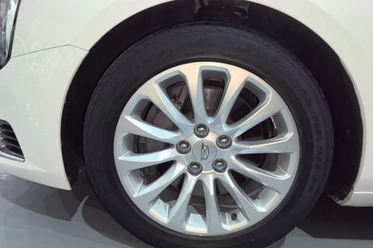 Used Cadillac XTS 2018 28T Tech Edition Left Front Wheel Hub