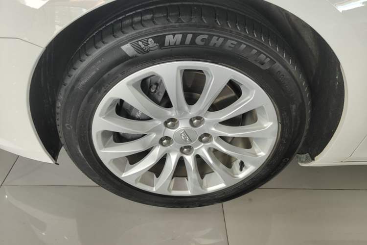 Used Cadillac XTS 2018 28T Tech Edition Left Front Wheel Hub