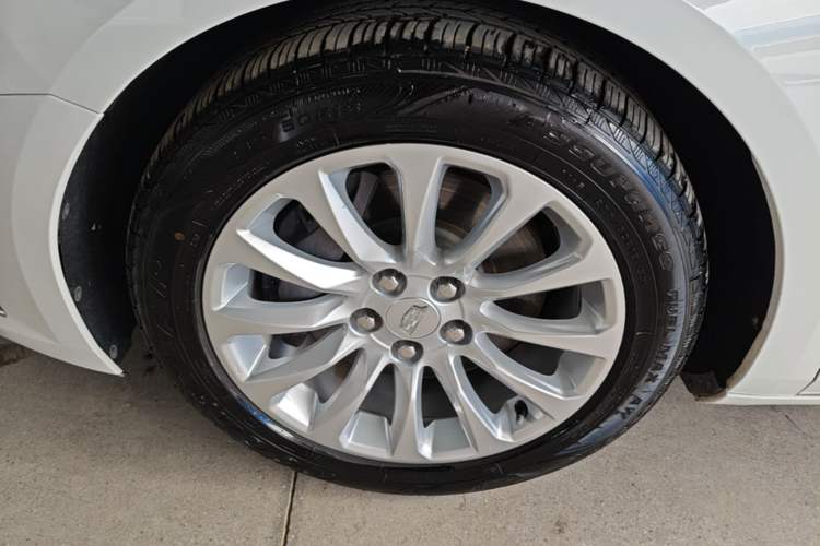 Used Cadillac XTS 2018 28T Tech Edition Left Front Wheel Hub