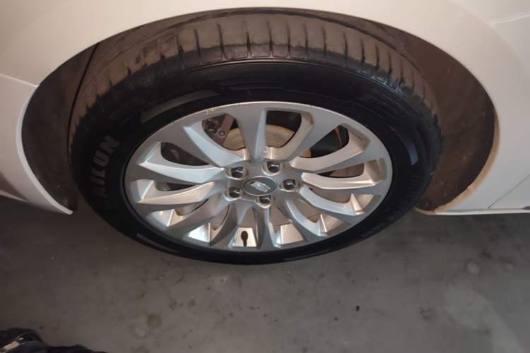 Used Cadillac XTS 2018 28T Tech Edition Left Front Wheel Hub