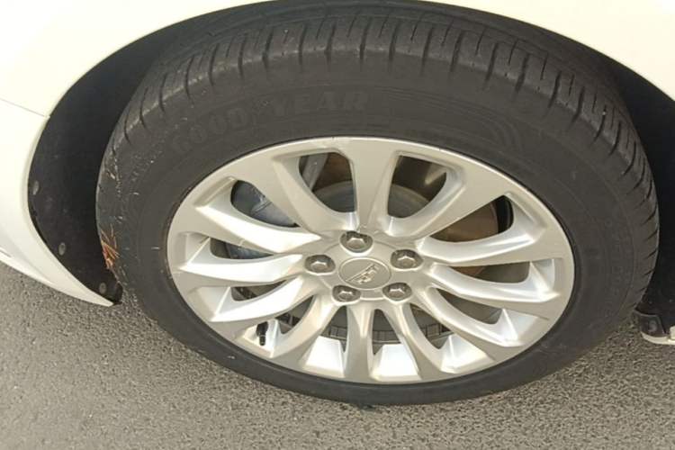 Used Cadillac XTS 2018 28T Tech Edition Left Front Wheel Hub