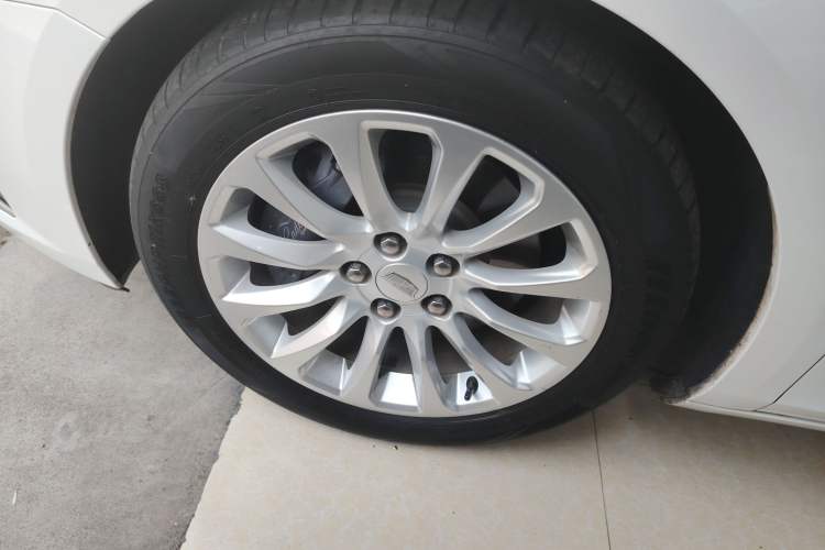 Used Cadillac XTS 2018 28T Tech Edition Left Front Wheel Hub