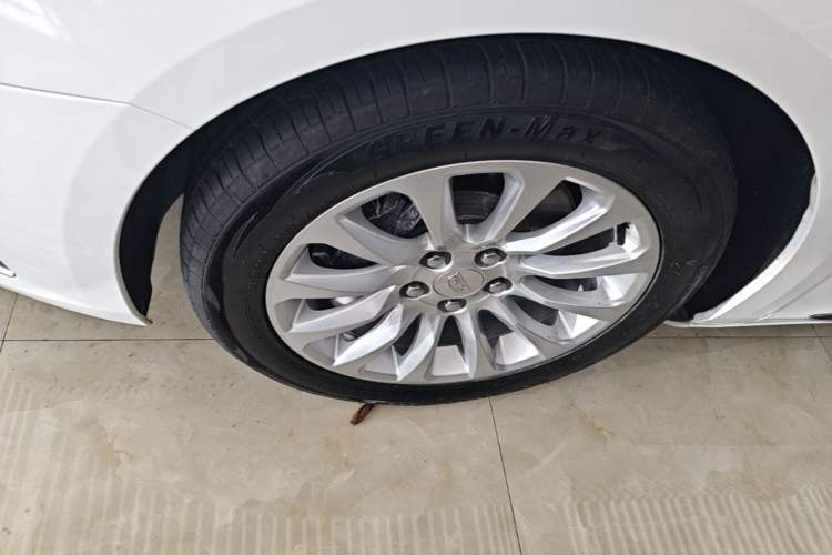 Used Cadillac XTS 2018 28T Tech Edition Left Front Wheel Hub