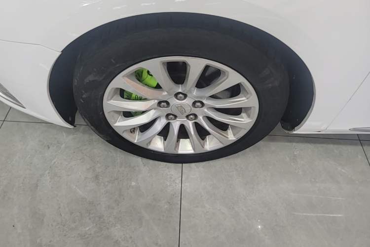 Used Cadillac XTS 2018 28T Elite Edition Left Front Wheel Hub