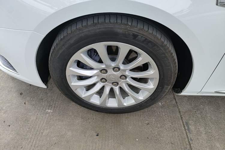 Used Cadillac XTS 2018 28T Tech Edition Left Front Wheel Hub