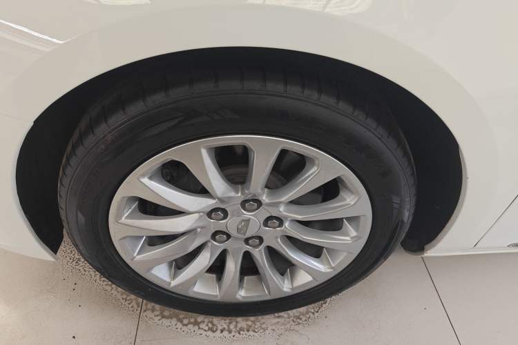Used Cadillac XTS 2018 28T Tech Edition Left Front Wheel Hub