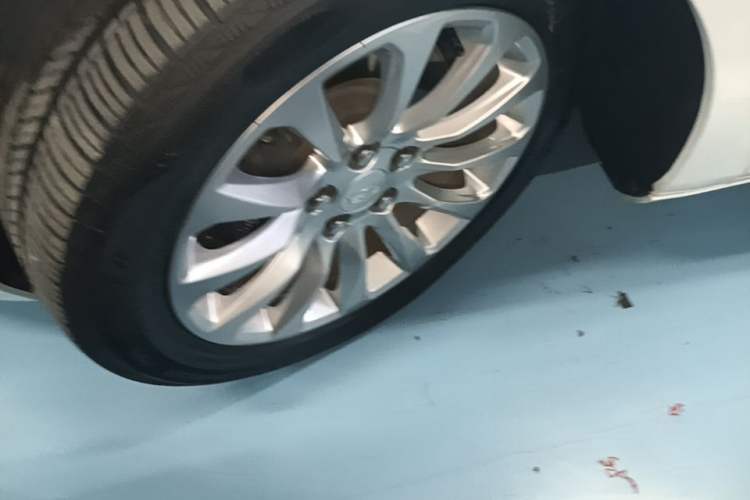 Used Cadillac XTS 2018 28T Tech Edition Left Front Wheel Hub