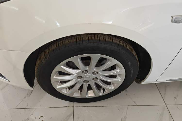 Used Cadillac XTS 2018 28T Tech Edition Left Front Wheel Hub