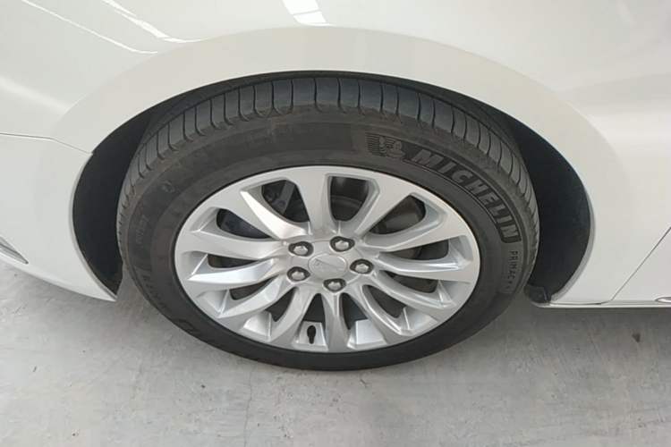 Used Cadillac XTS 2018 28T Elite Edition Left Front Wheel Hub