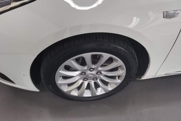 Used Cadillac XTS 2018 28T Tech Edition Left Front Wheel Hub