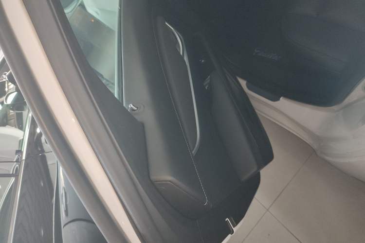 Used Cadillac XTS 2018 28T Tech Edition Left Rear Door Interior