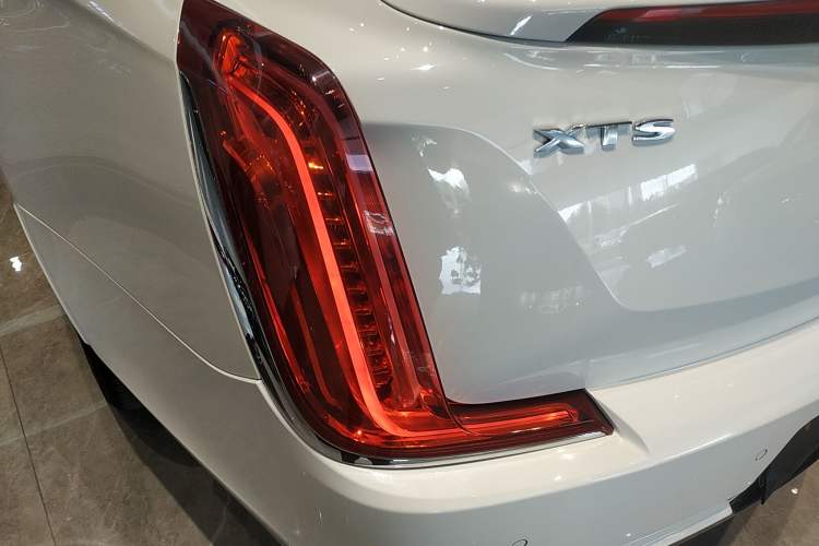 Used Cadillac XTS 2018 28T Elite Edition Left Rear Taillight