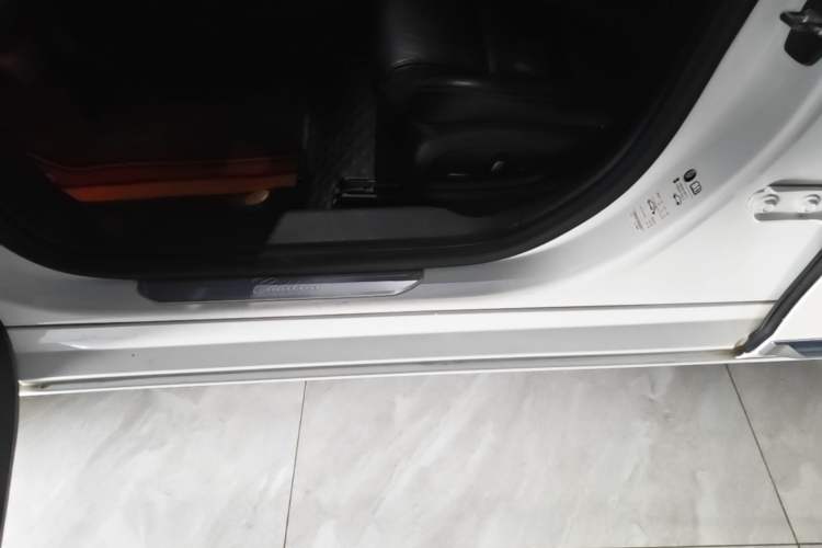 Used Cadillac XTS 2018 28T Elite Edition Left Side Sill