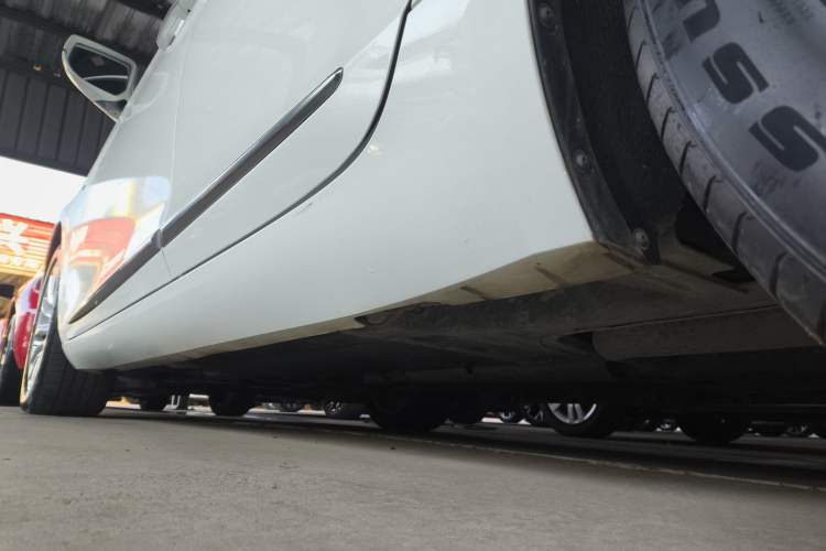 Used Cadillac XTS 2018 28T Elite Edition Left Side Sill