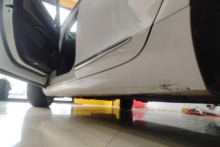 Used Cadillac XTS 2018 28T Tech Edition Left Side Sill
