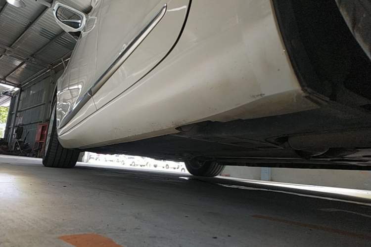 Used Cadillac XTS 2018 28T Elite Edition Left Side Sill