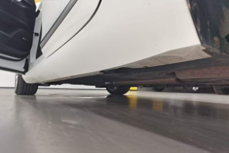 Used Cadillac XTS 2018 28T Tech Edition Left Side Sill