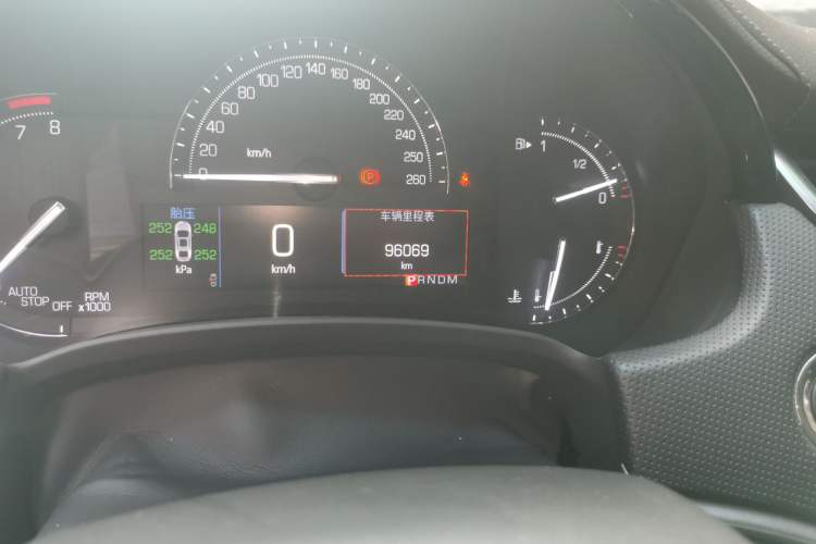Used Cadillac XTS 2018 28T Tech Edition Odometer Close Up