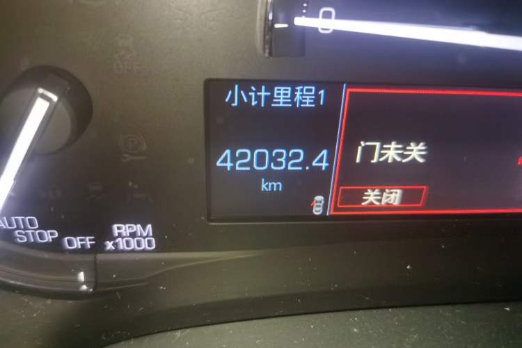 Used Cadillac XTS 2018 28T Tech Edition Odometer Close Up