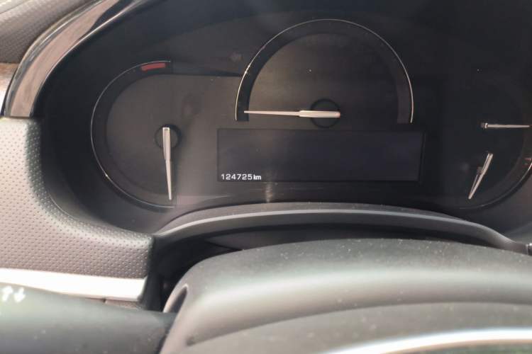 Used Cadillac XTS 2018 28T Elite Edition Odometer Close Up
