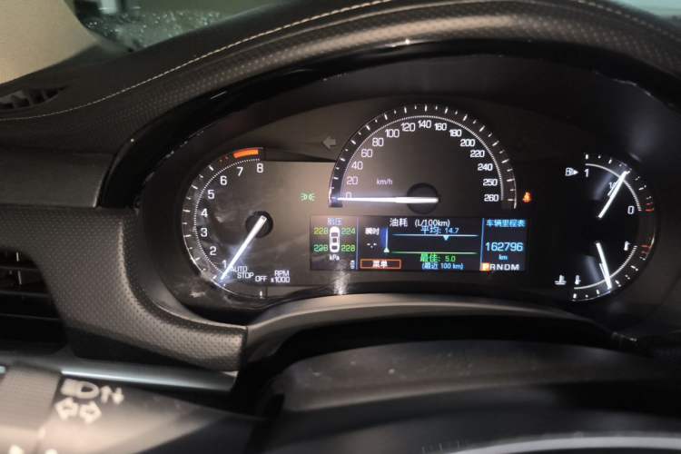 Used Cadillac XTS 2018 28T Tech Edition Odometer Close Up