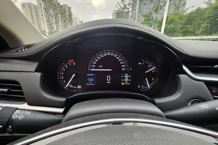 Used Cadillac XTS 2018 28T Tech Edition Odometer Close Up